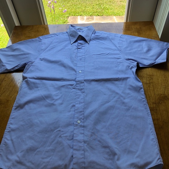 Men’s Short Sleeve Button Down Shirt. Size L - Picture 3 of 4